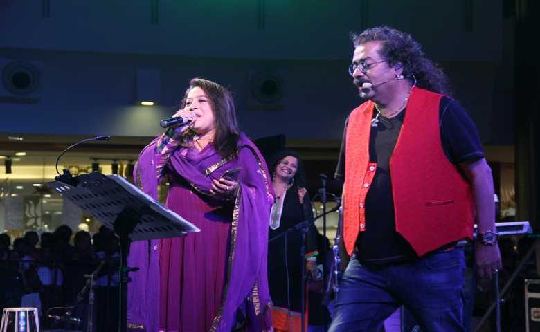Singer Hariharan Shares His Stage with a Female Singer in a Grand Event Organized by prominent Event Management Company